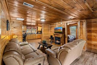 Black Bears Den by American Patriot Getaways - 2