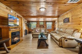 Black Bears Den by American Patriot Getaways - 1