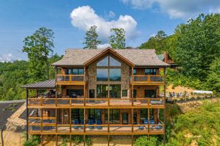 Panoramic Mountain View Lodge by American Patriot Getaways - 4