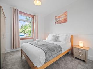 Whiteside 3 Bedroom Apartment - Bathgate - 2