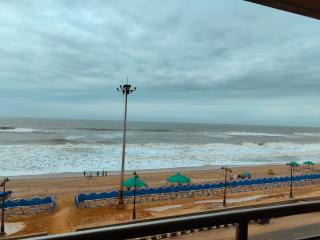 Hotel DreamIand Suits Puri - Sea View Rooms with Balcony - Near Jagannath Temple - AC - Wi-Fi - Lift - Parking & Restaurant - A Top-Rated Beachfront Hotel in Puri - Puri - 1