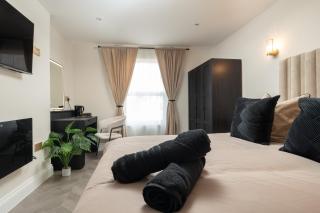 Bold St Top Floor Retreat Vanity & Essentials - Liverpool - 3