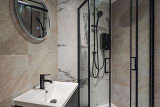 Bold St Top Floor Retreat Vanity & Essentials - Liverpool - 5