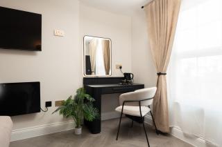 Bold St Top Floor Retreat Vanity & Essentials - Liverpool - 6