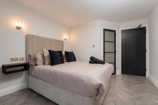 Bold St Top Floor Retreat Vanity & Essentials - Liverpool - 2