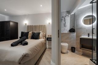 Bold St Top Floor Retreat Vanity & Essentials - Liverpool - 4