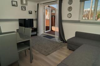 Large 5 Bed House -2 bath, Parking & Garden - Birmingham - 1