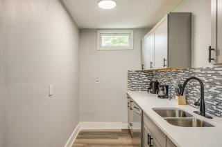 Less Than 1 Mi to EverBank Stadium Retreat with Yard! - 6