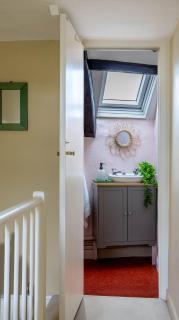 Elegant Three-Bedroom Cottage - Painswick - 4