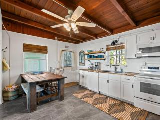 Goat By The Bay- Bayfront Home - Panacea - 3