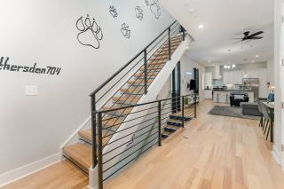 Queen City's Den Uptown - 5