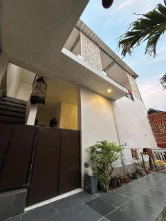 Pasuruan heritage guest house - - 0
