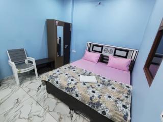 Jai Shree radhay Krishna dham hotel - 4