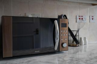 Modern Cozy 2-Bedroom family friendly & Fast Wi-Fi - 2