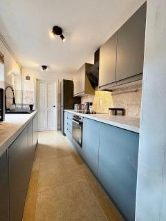 Central 2br I Pets I Parking - 9