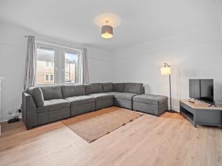 Mollison 2 Bedroom Apartment - Harthill - Harthill - 0