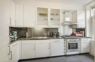 Modern 2BR Home in Amsterdam Zuid Perfect for Long Stays - 8
