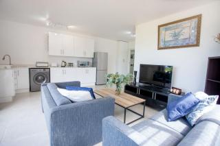 Kyles Kin Oceanfront Apartment - Wilderness - 7