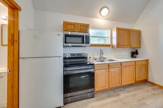 Less Than 1 Mi to Main St Quiet Home with Yard in Stockdale - Stockdale - 9