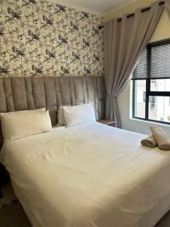 Secure Midrand Stay Walk to Shops & Banks - 9