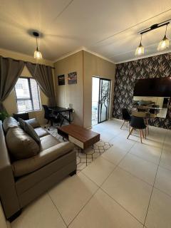 Secure Midrand Stay Walk to Shops & Banks - Midrand - 1