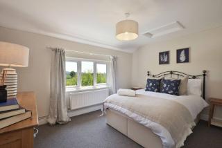 3br Cottage Near Dewsall Court - - 7