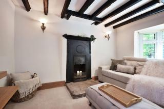 3br Cottage Near Dewsall Court - - 5