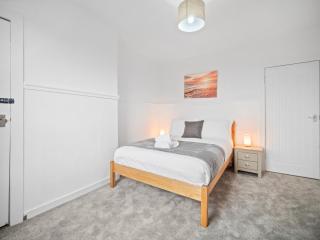 Glebe 2 Bedroom Apartment - Whitburn - 4