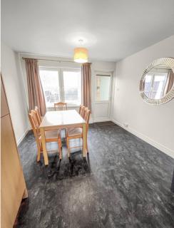 Large 2-br City Home Free Parking Sleeps 6 - 3
