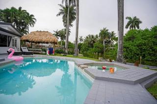 Waterfront House - Arcades, Tiki & Firepit, Golf - 3