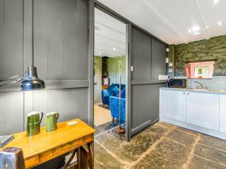3 Legged Duck Cottage - - 2