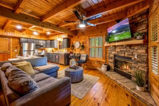 Secluded yet Close 2 All Hot Tub Pet-friendly - 3