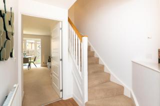 4 Bedroom House - Bedfordshire - Driveway Parking - 5