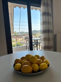 Lemon & Light Bright Apartment with View and Fireplace - 3