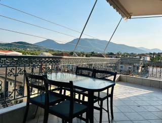 Lemon & Light Bright Apartment with View and Fireplace - 7