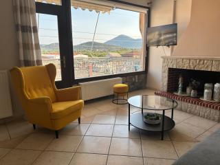 Lemon & Light Bright Apartment with View and Fireplace - 8