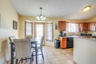 Less Than 1 Mi to Camelback Ranch Phoenix Home with Pool - Phoenix - 5