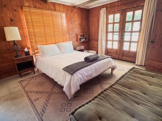 Room 1 - Downtown Joshua Tree Motel - Pet Friendly - Walk to Shops & Visitor Center, Minutes to Park Entrance - Joshua Tree - 0