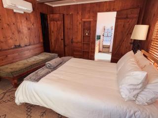 Room 1 - Downtown Joshua Tree Motel - Pet Friendly - Walk to Shops & Visitor Center, Minutes to Park Entrance - Joshua Tree - 6