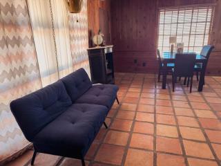 Room 1 - Downtown Joshua Tree Motel - Pet Friendly - Walk to Shops & Visitor Center, Minutes to Park Entrance - Joshua Tree - 1