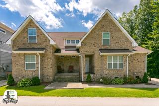 Huge Home For Groups Near Downtown - 0