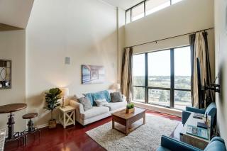 Luxury Uptown Penthouse - 4