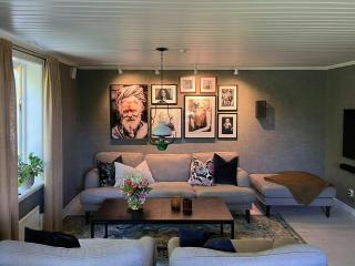 Country Life Near City And Lake With Room For Many - 3