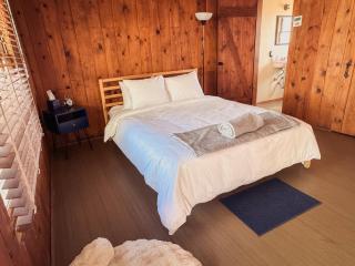 Room 3 - Downtown Joshua Tree Motel - Pet Friendly - Walk to Shops & Visitor Center, Minutes to Park Entrance - Joshua Tree - 5