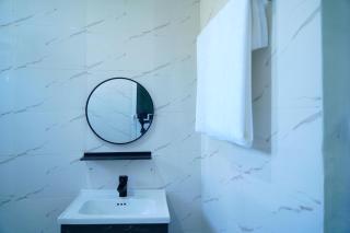 Cozy 3BR Stay & Free Parking - 7