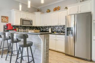 Island Retreat with Pool Access - 1 Block to Beach! - 9