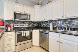 Island Retreat with Pool Access - 1 Block to Beach! - 1