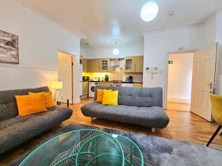 Spacious & Cosy 2 Bedroom Home plus 2 Sofa-beds with Private Entrance and Back Patio, 3 min walk to Earl's Court Station - Londres - 5