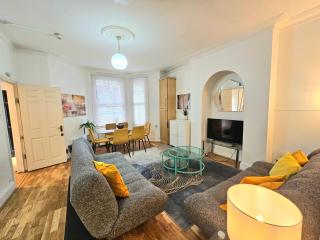 Spacious & Cosy 2 Bedroom Home plus 2 Sofa-beds with Private Entrance and Back Patio, 3 min walk to Earl's Court Station - Londres - 8