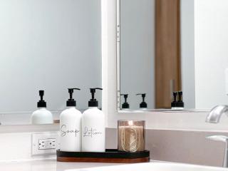 Modern Cosmopolitan APT Mid Hollywood with Free Parking 10mins to Universal Studios - 9